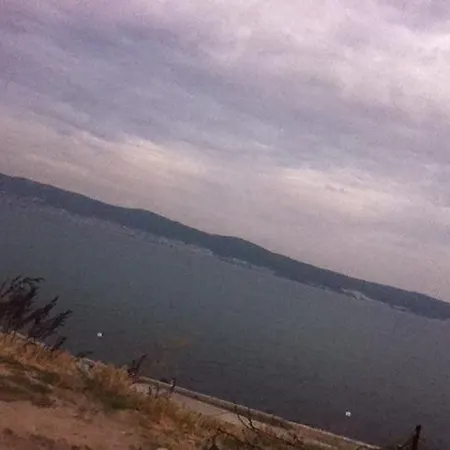 House Near The Sea Apartman *